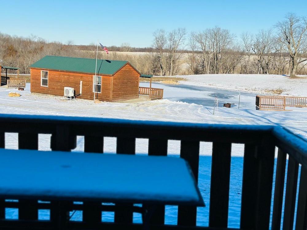 Country Cabins Hotel Chariton Экстерьер фото