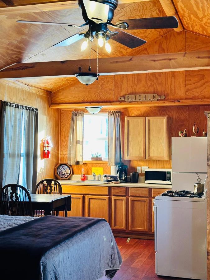 Country Cabins Hotel Chariton Экстерьер фото