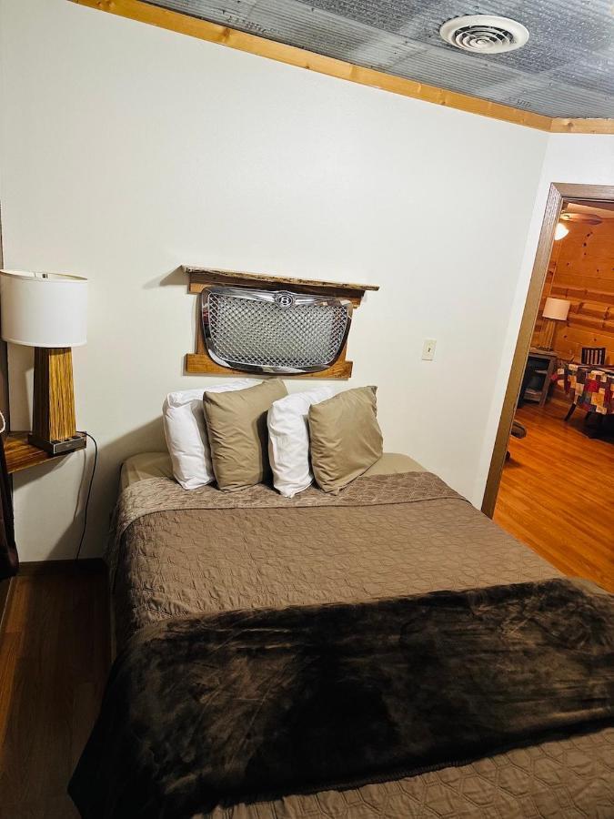 Country Cabins Hotel Chariton Экстерьер фото