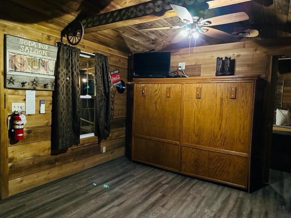 Country Cabins Hotel Chariton Экстерьер фото